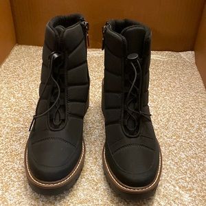 Blondo wedge waterproof boots worn once! Like new. Super comfy, Size 7, black